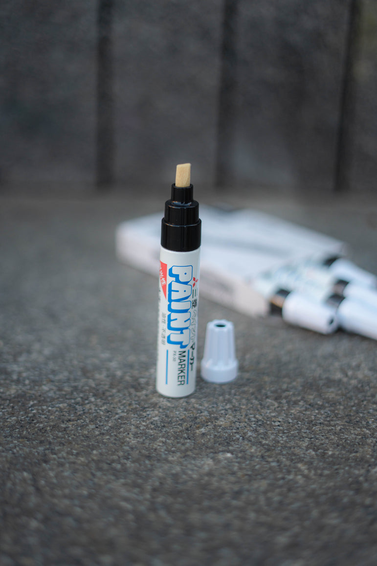 Pack de 5 rotuladores uni paint px-30 negro