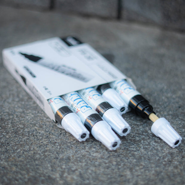 Pack de 5 rotuladores uni paint px-30 negro