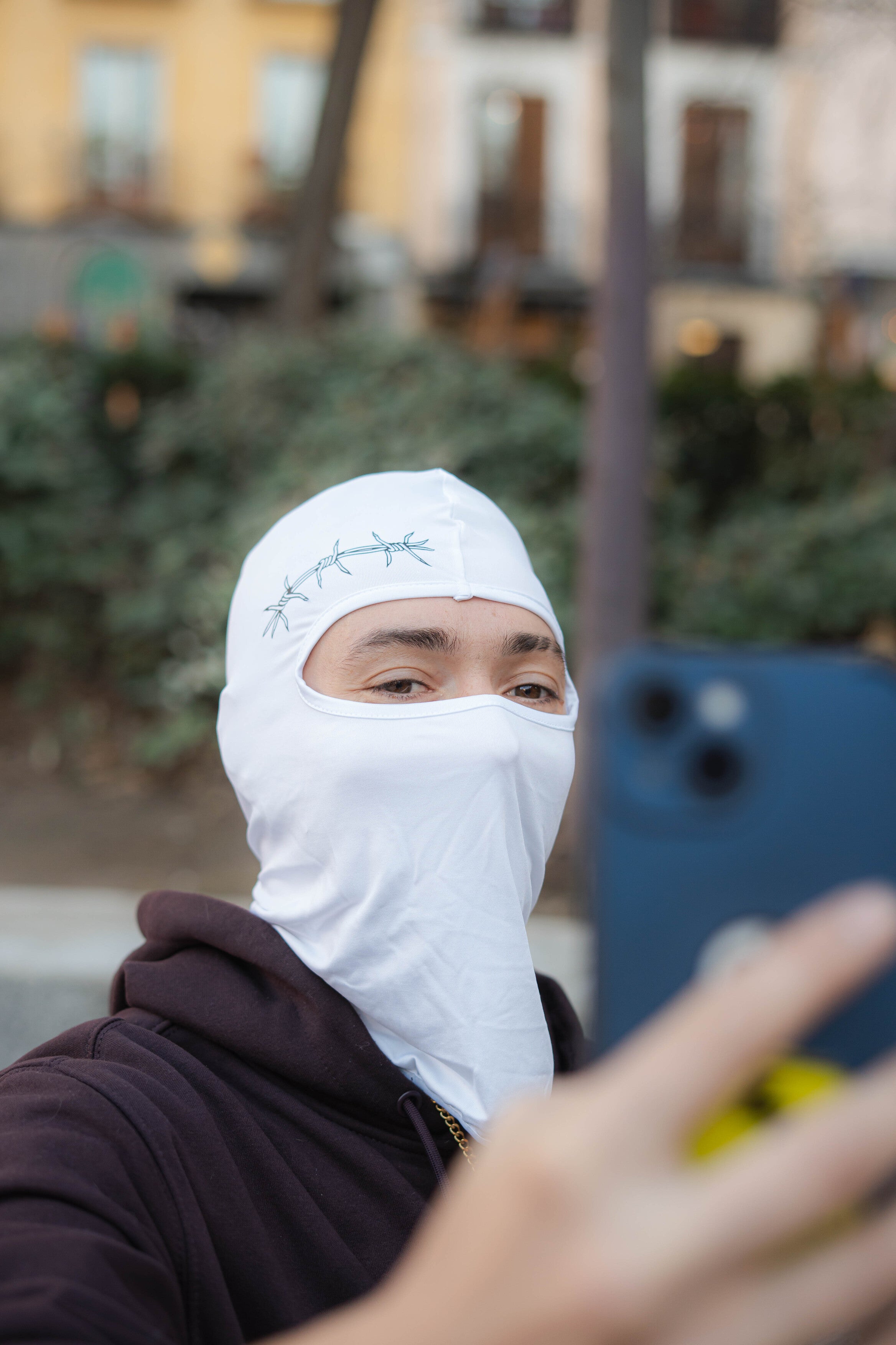 pasamontañas blanco diseño de alambre